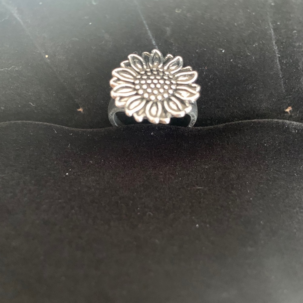 Large sunflower ring 🌻 - Picture 2 of 4
